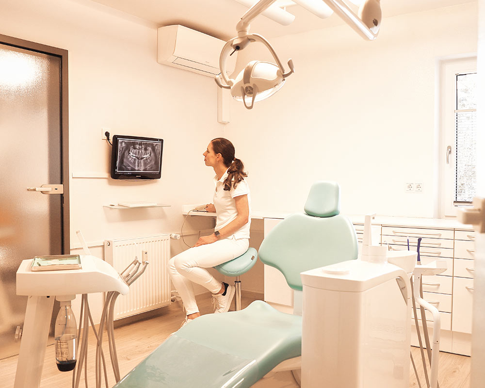 Zahnarztstuhl Praxis Dr. Kraft M.Sc. & Kollegen